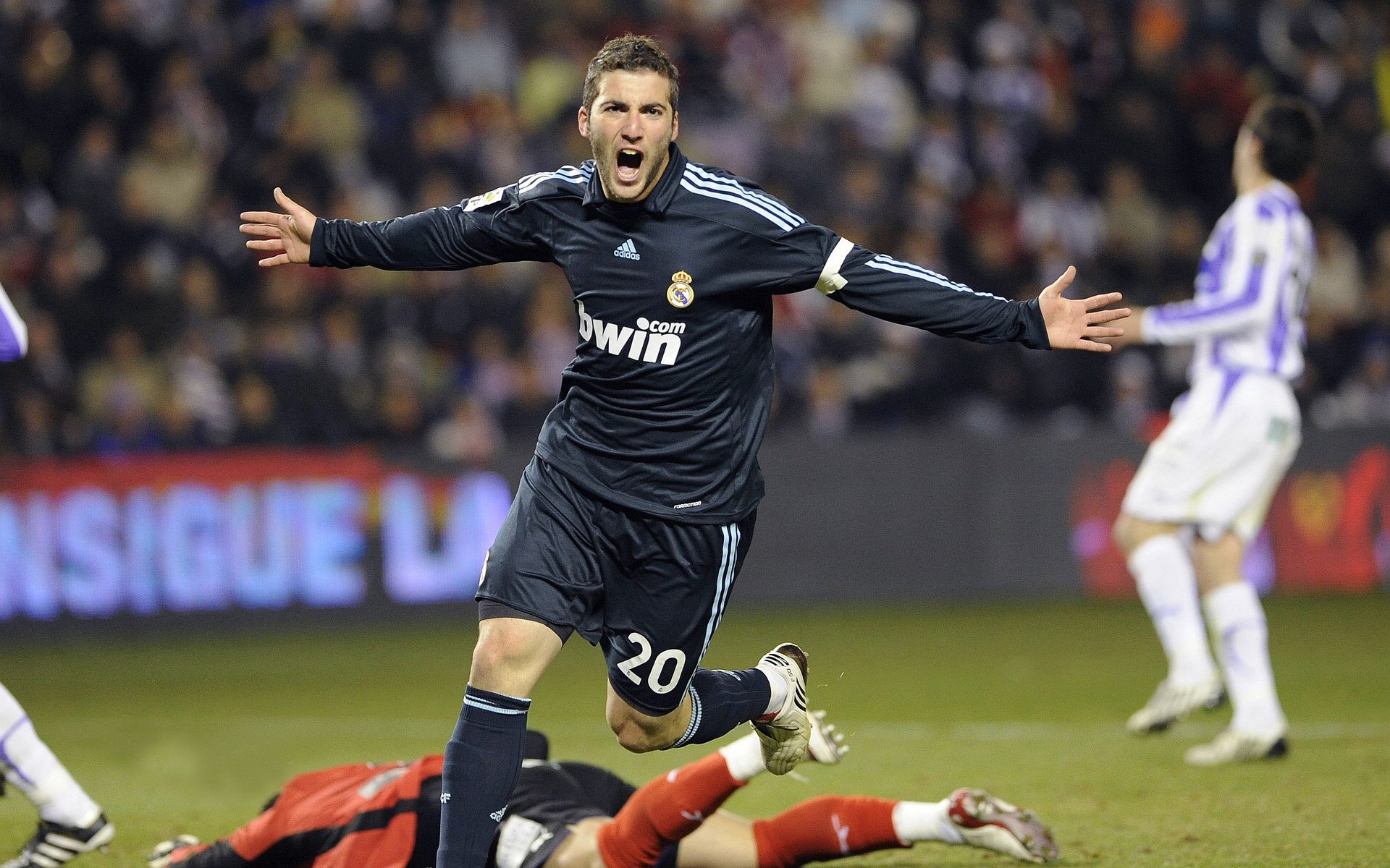 英超激烈争夺:赛事精彩纷呈,冠军悬念重重!,英超最精彩比赛